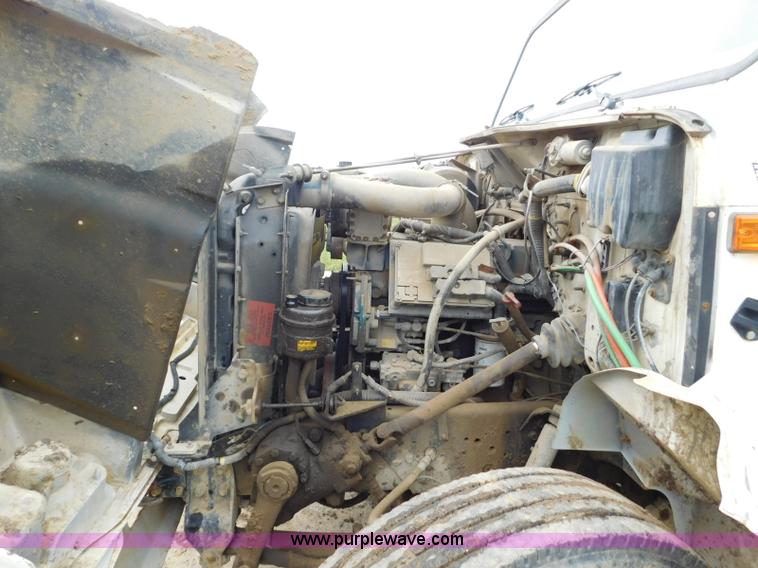 image for item K7174 2002 International F4900 dump truck