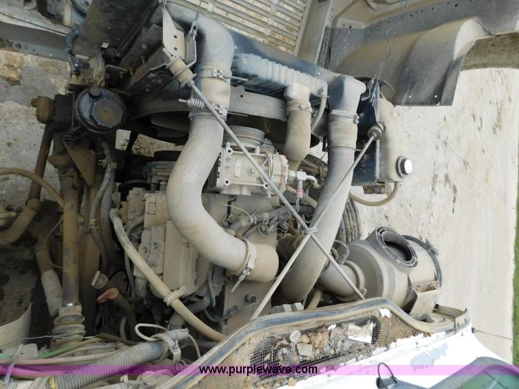 image for item K7174 2002 International F4900 dump truck