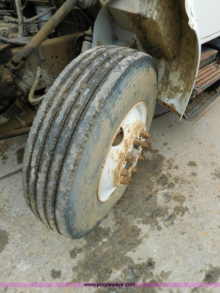 image for item K7174 2002 International F4900 dump truck