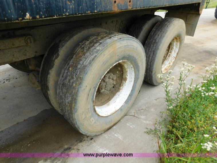 image for item K7174 2002 International F4900 dump truck