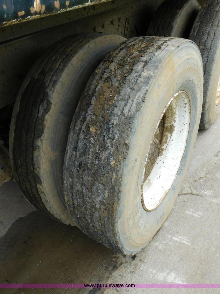 image for item K7174 2002 International F4900 dump truck