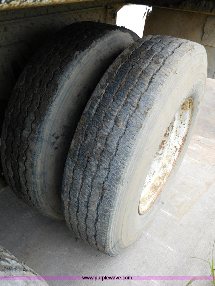 image for item K7174 2002 International F4900 dump truck