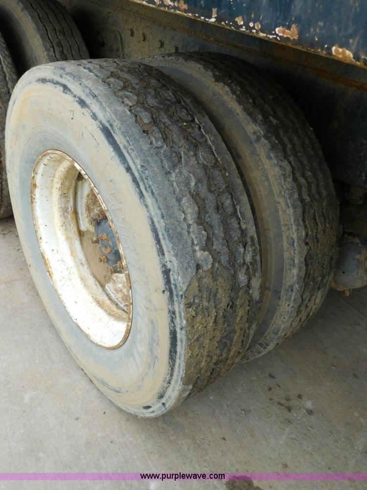 image for item K7174 2002 International F4900 dump truck