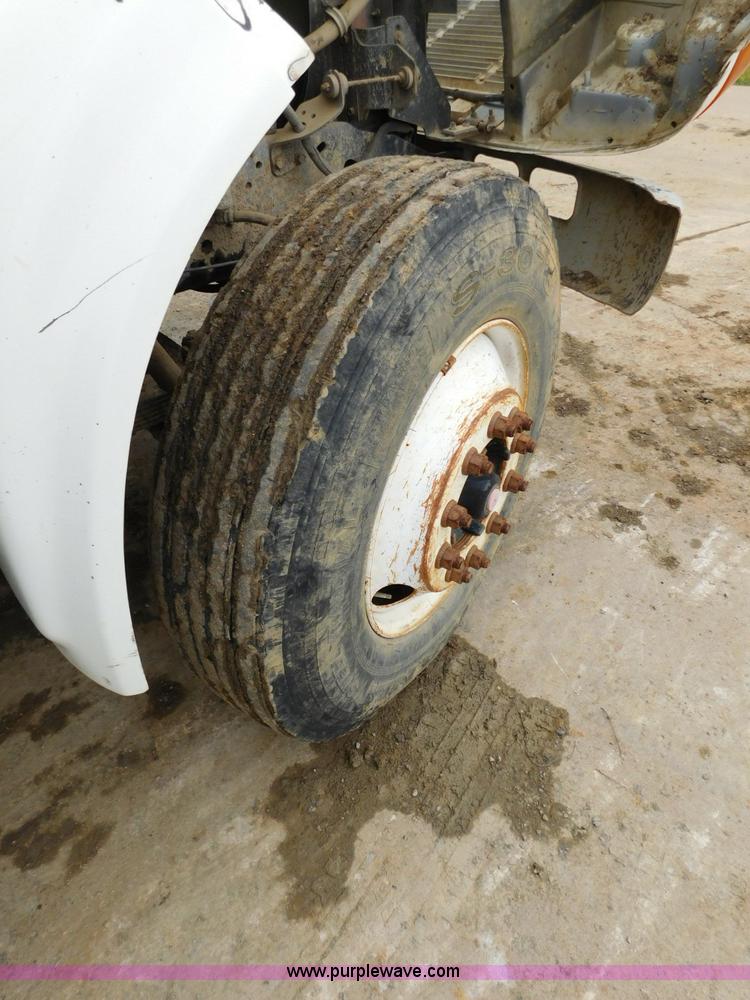 image for item K7174 2002 International F4900 dump truck