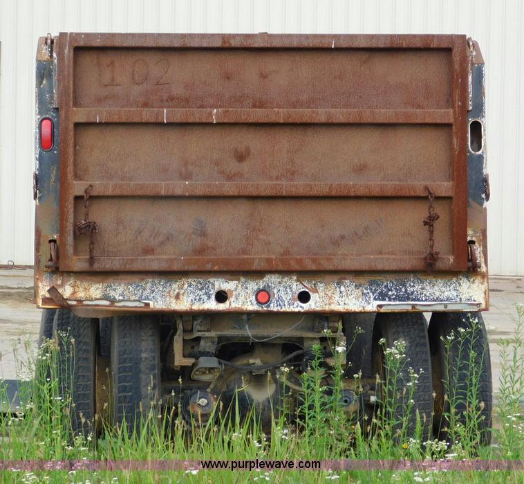 image for item K7175 2002 International F4900 dump truck