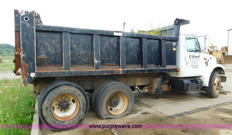 image for item K7175 2002 International F4900 dump truck