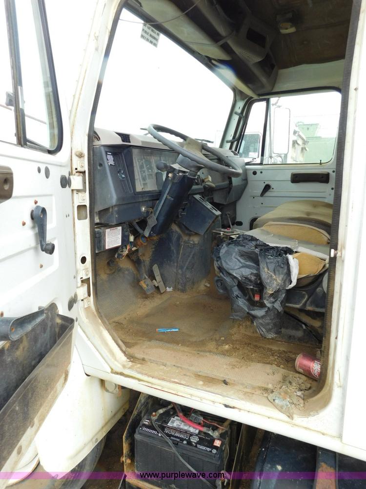 image for item K7175 2002 International F4900 dump truck