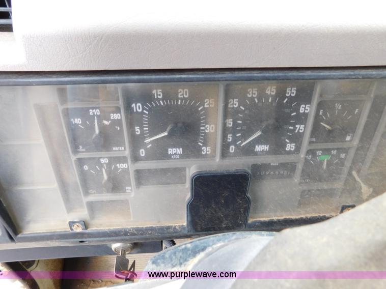 image for item K7175 2002 International F4900 dump truck