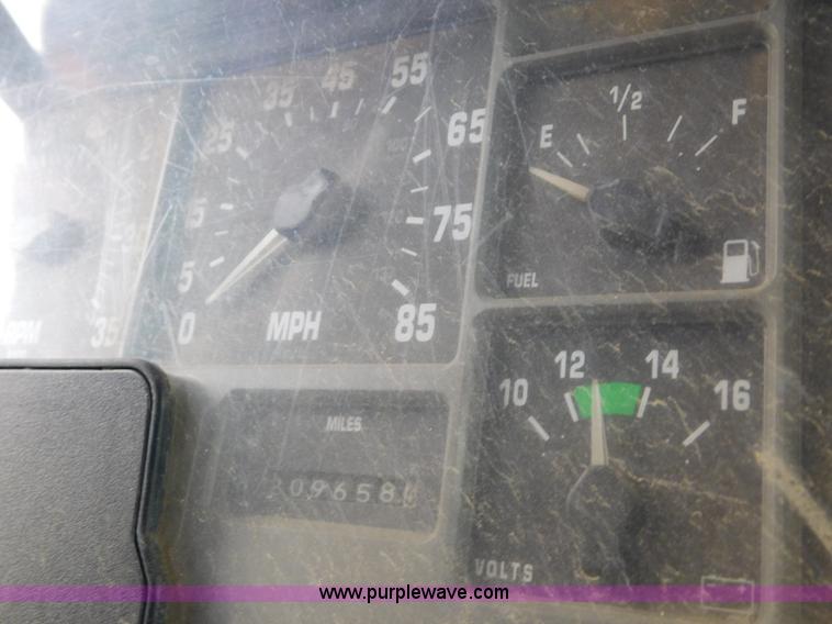 image for item K7175 2002 International F4900 dump truck