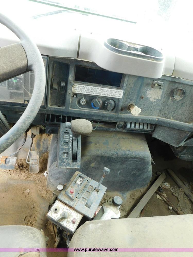 image for item K7175 2002 International F4900 dump truck