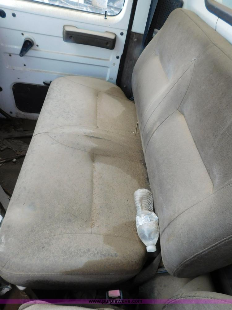 image for item K7175 2002 International F4900 dump truck