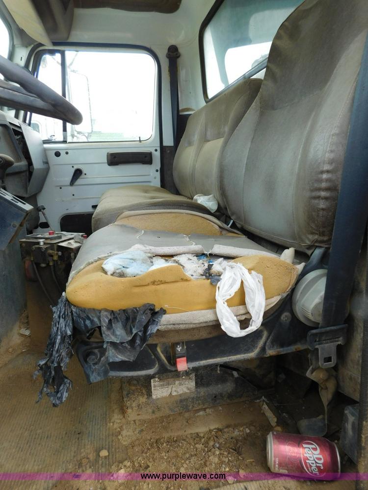 image for item K7175 2002 International F4900 dump truck