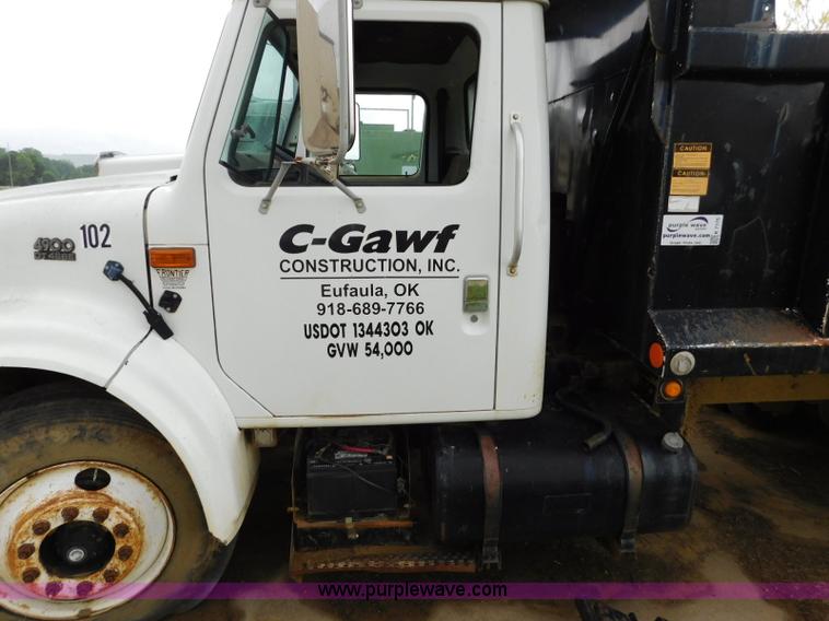 image for item K7175 2002 International F4900 dump truck