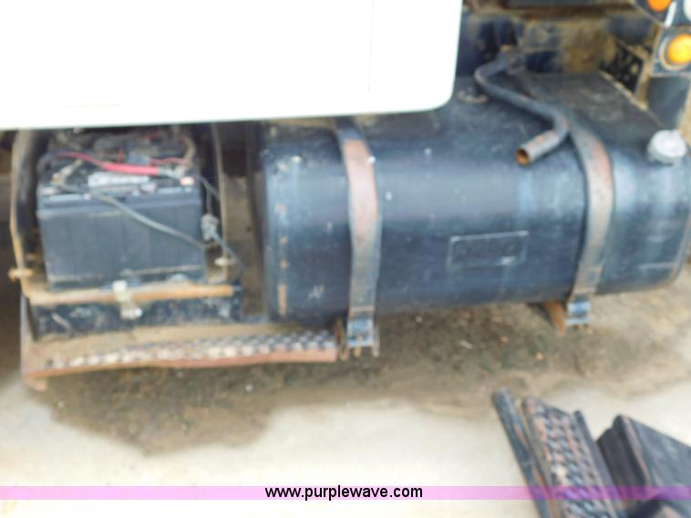 image for item K7175 2002 International F4900 dump truck