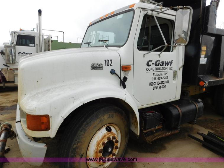 image for item K7175 2002 International F4900 dump truck