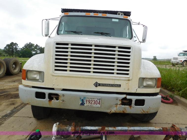 image for item K7175 2002 International F4900 dump truck