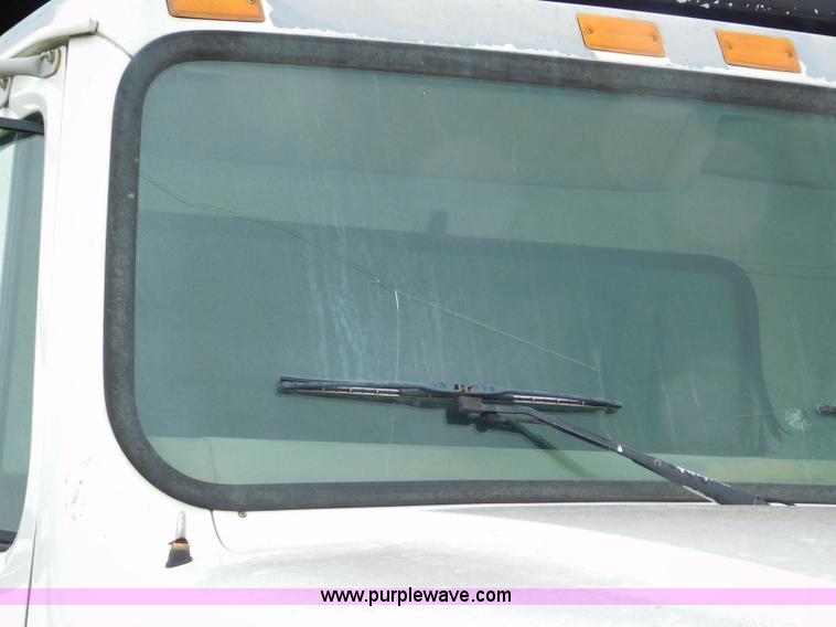 image for item K7175 2002 International F4900 dump truck