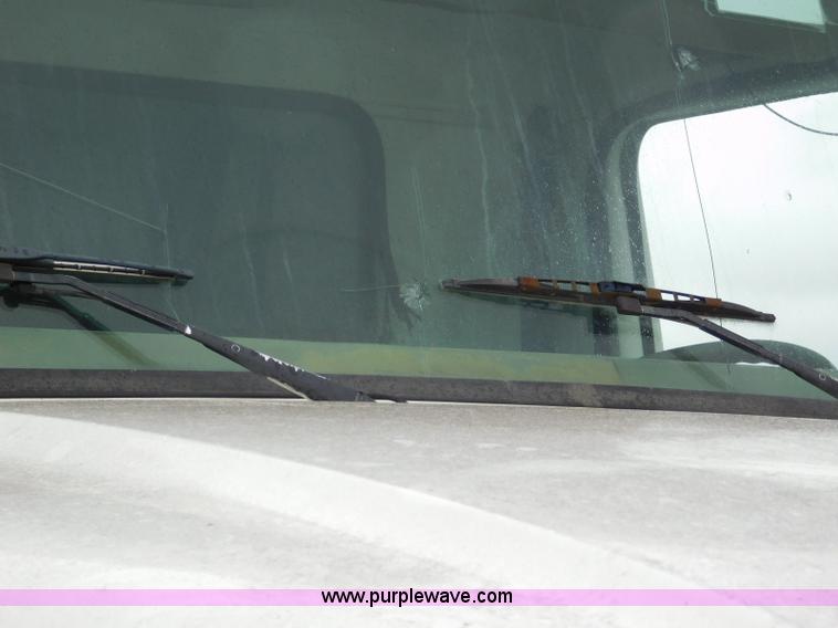 image for item K7175 2002 International F4900 dump truck