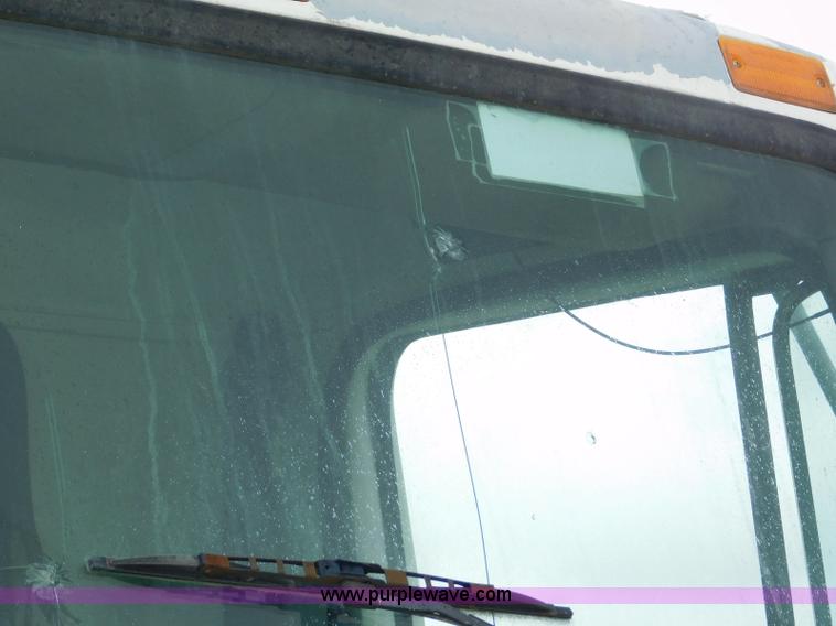 image for item K7175 2002 International F4900 dump truck