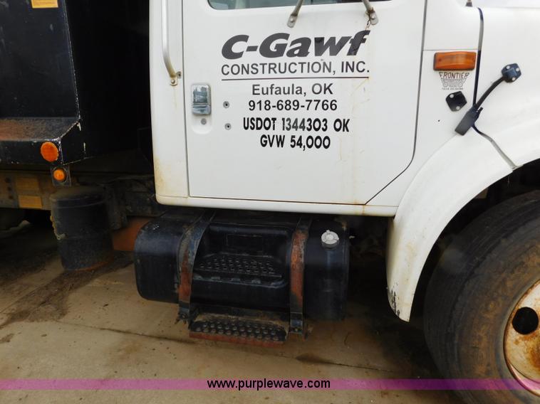 image for item K7175 2002 International F4900 dump truck