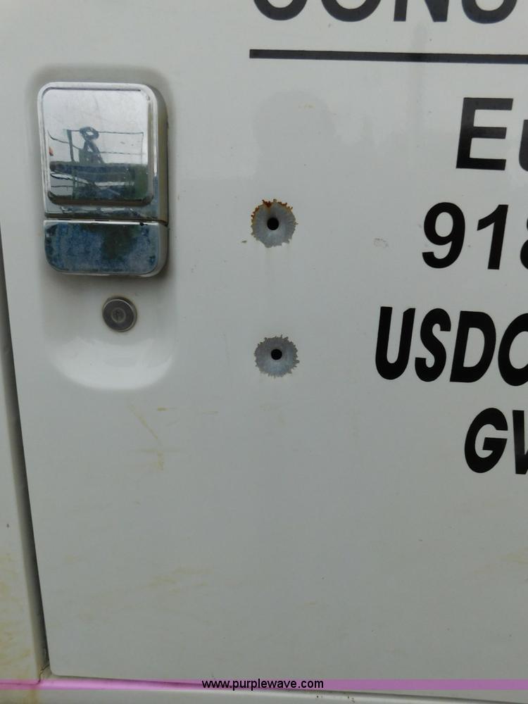 image for item K7175 2002 International F4900 dump truck