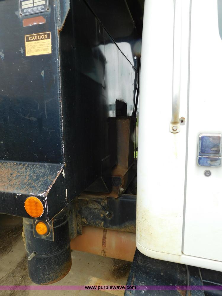 image for item K7175 2002 International F4900 dump truck