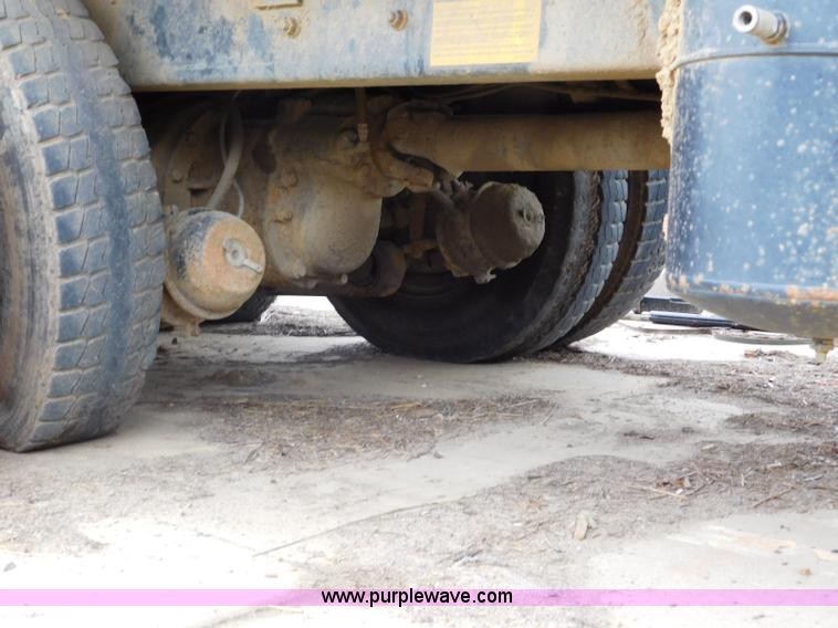 image for item K7175 2002 International F4900 dump truck