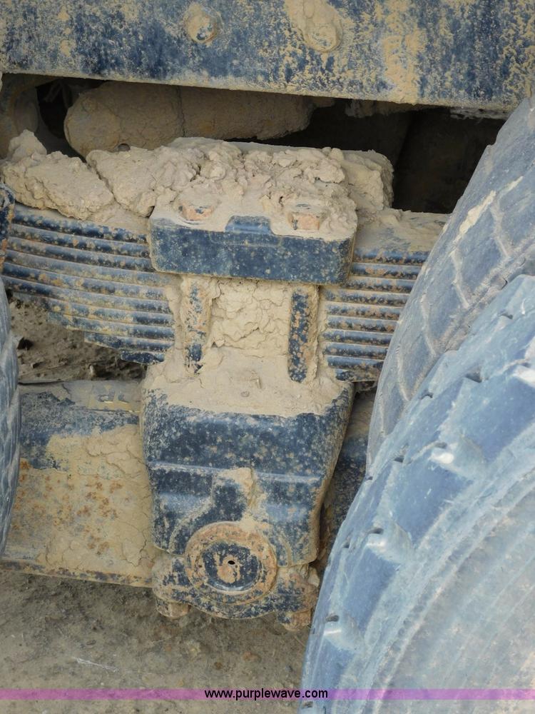 image for item K7175 2002 International F4900 dump truck