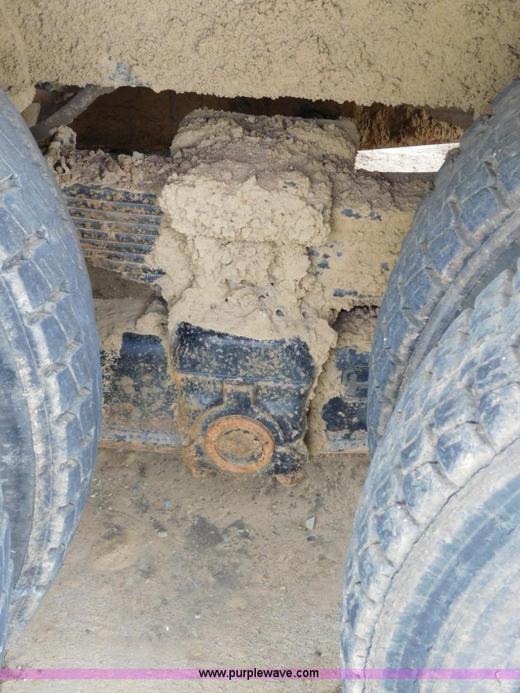 image for item K7175 2002 International F4900 dump truck