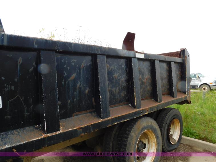 image for item K7175 2002 International F4900 dump truck