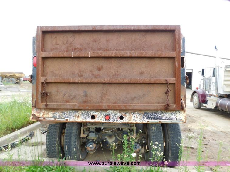 image for item K7175 2002 International F4900 dump truck