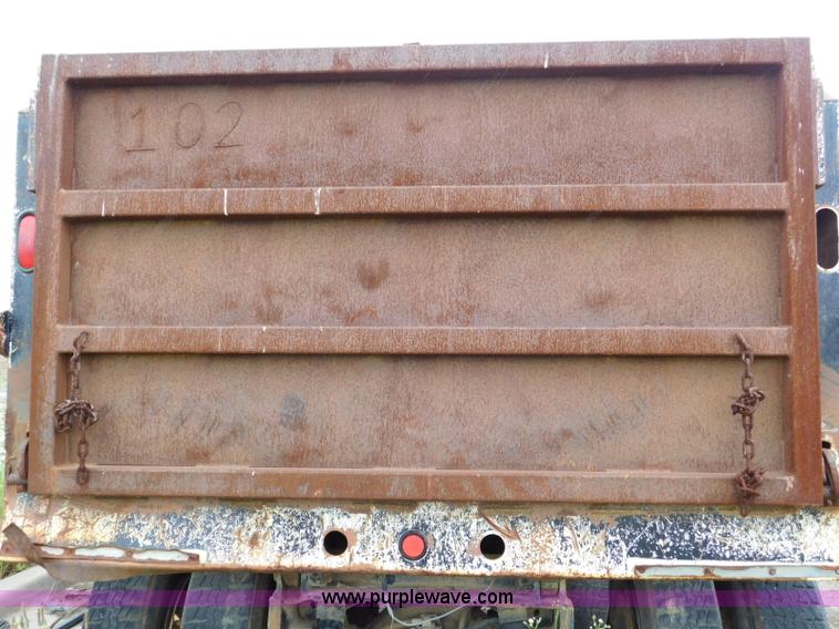 image for item K7175 2002 International F4900 dump truck