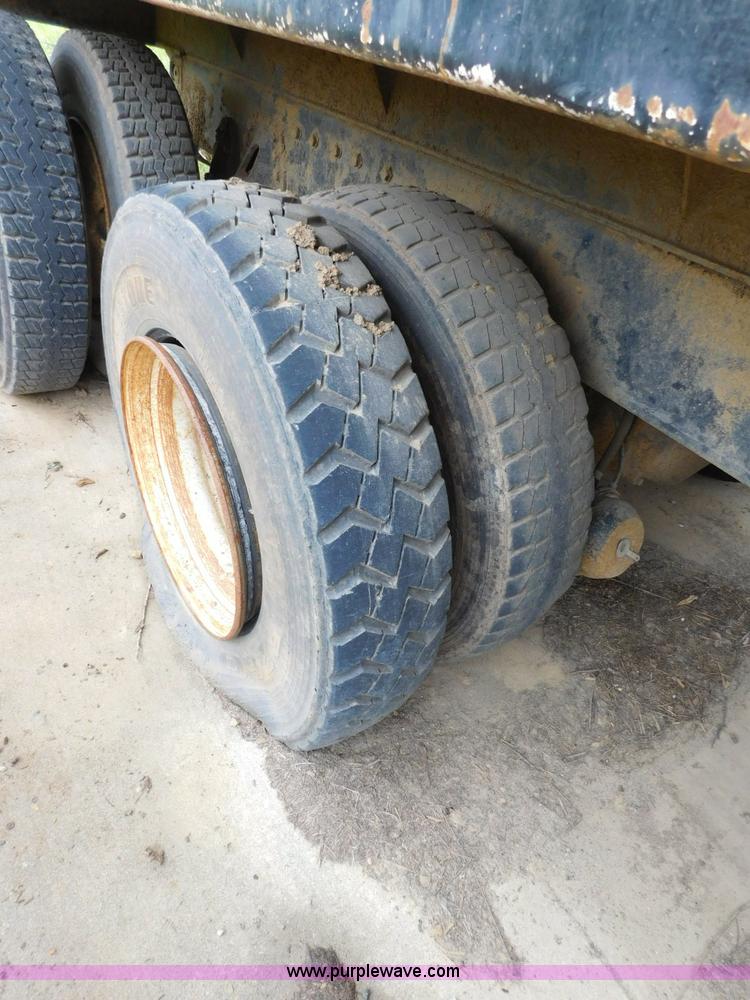 image for item K7175 2002 International F4900 dump truck