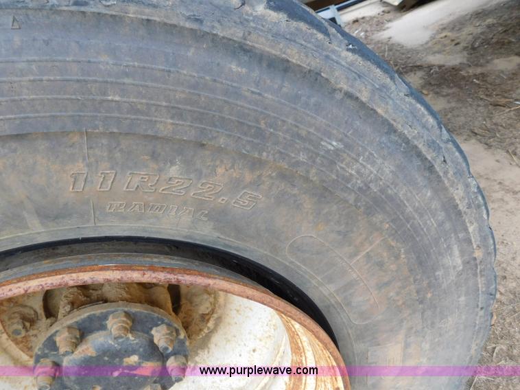 image for item K7175 2002 International F4900 dump truck