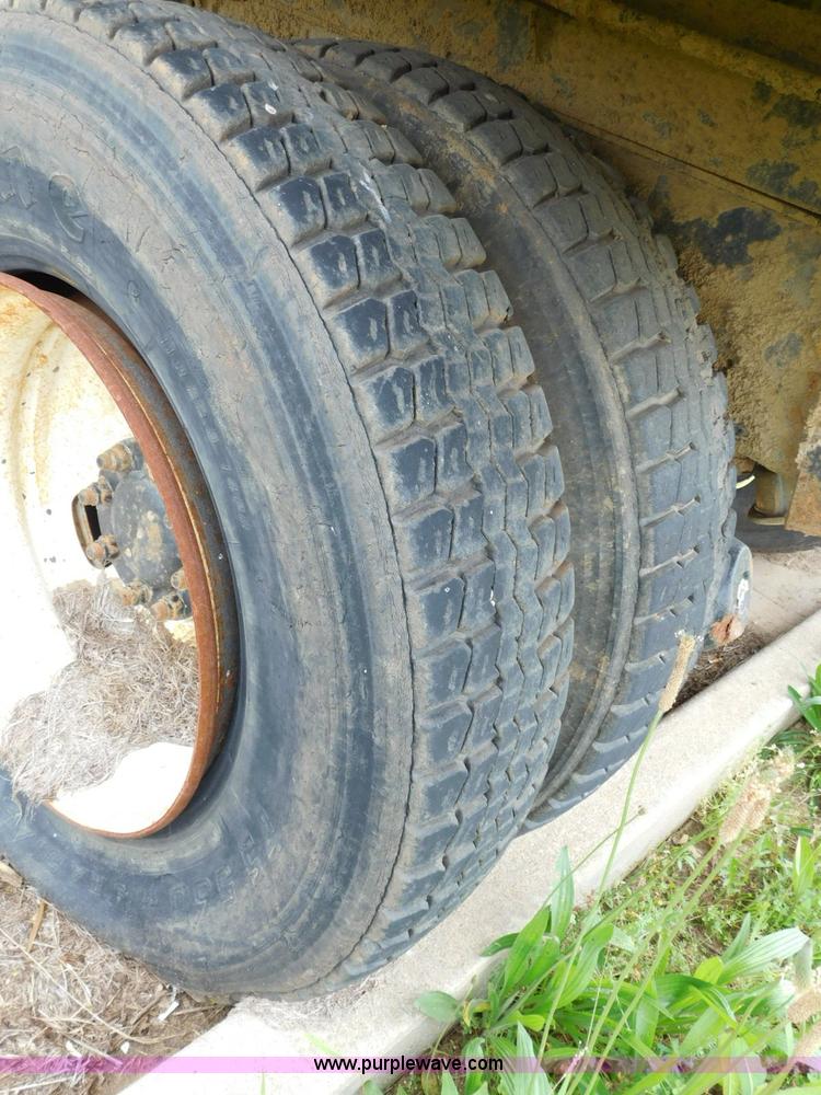 image for item K7175 2002 International F4900 dump truck