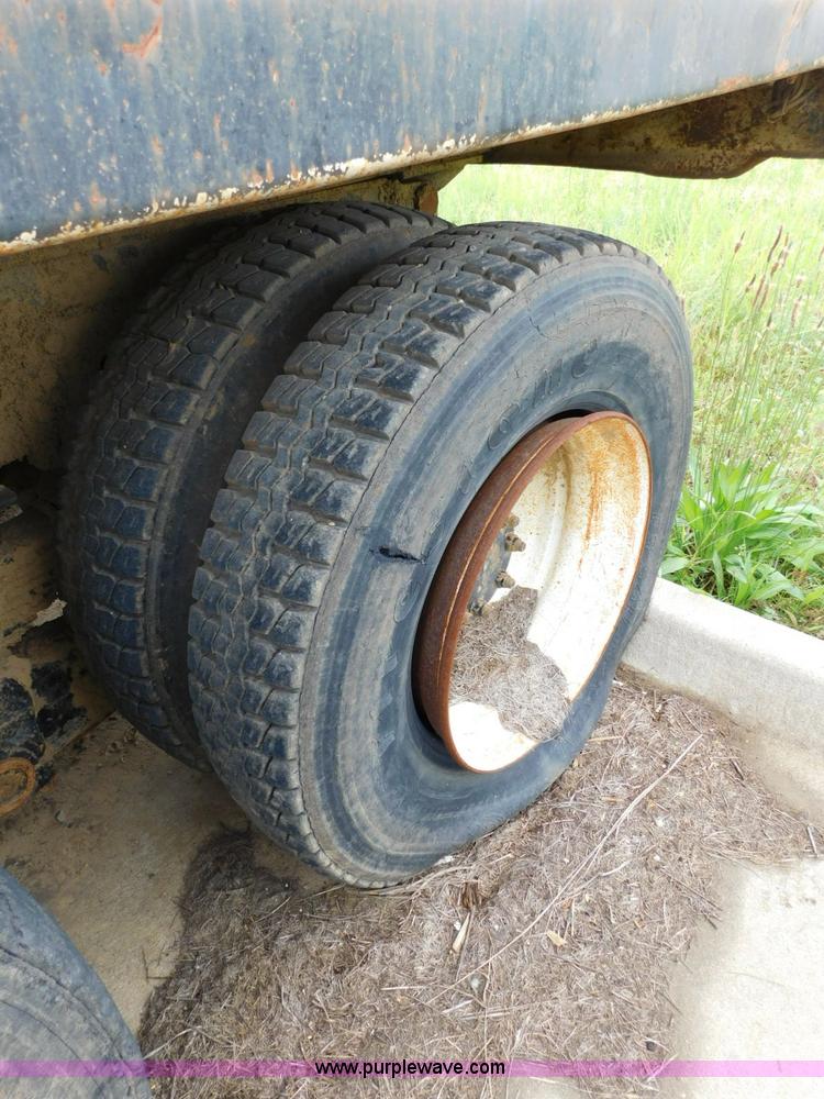 image for item K7175 2002 International F4900 dump truck