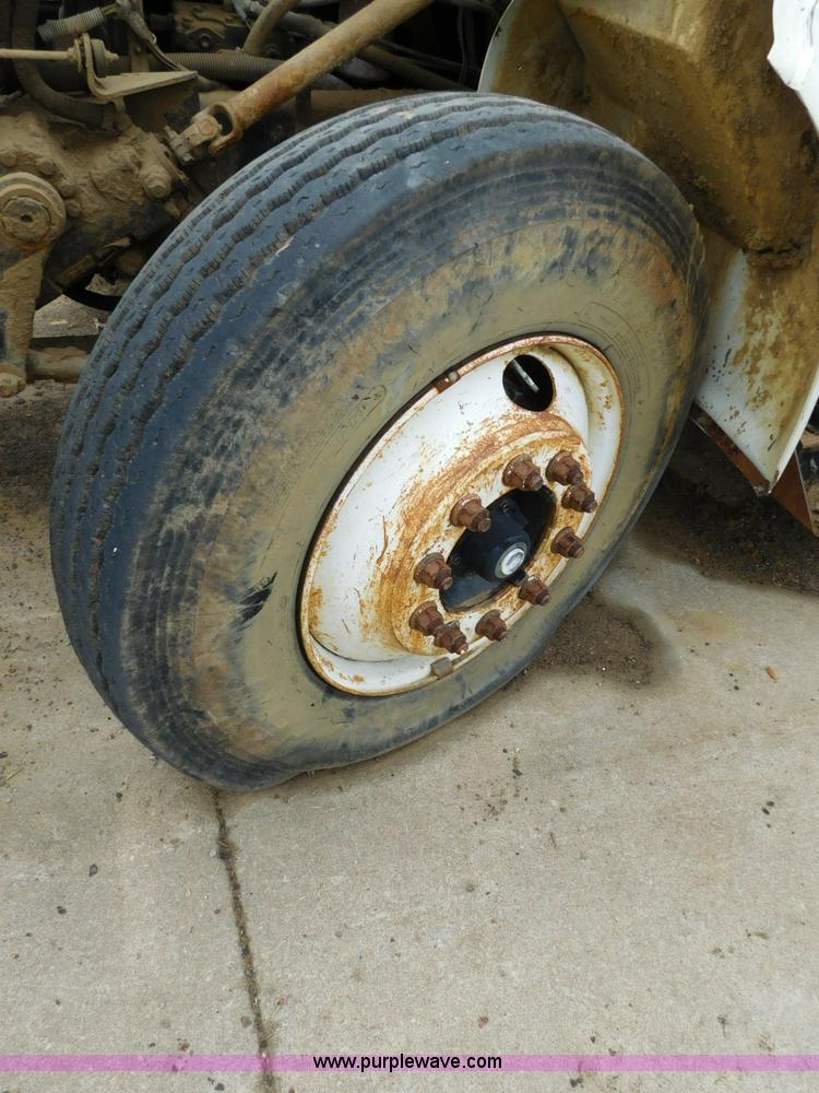 image for item K7175 2002 International F4900 dump truck