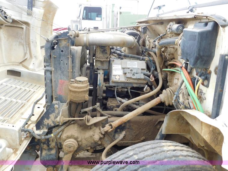 image for item K7175 2002 International F4900 dump truck