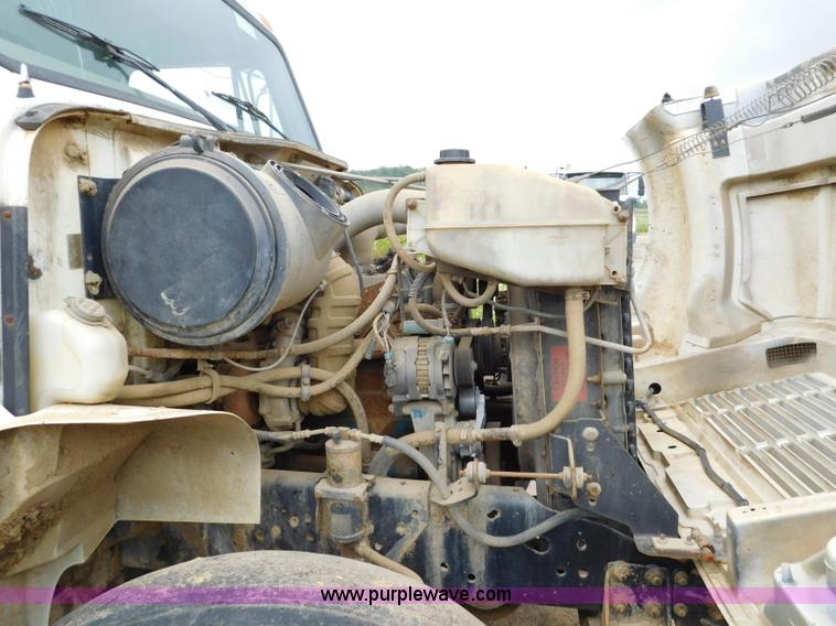 image for item K7175 2002 International F4900 dump truck