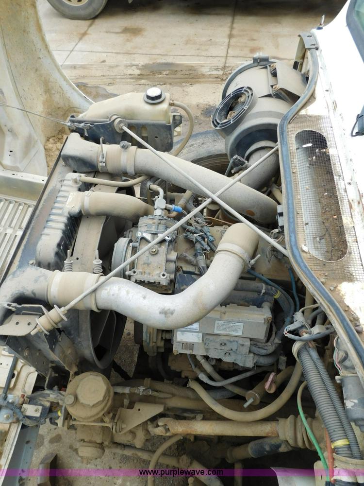 image for item K7175 2002 International F4900 dump truck