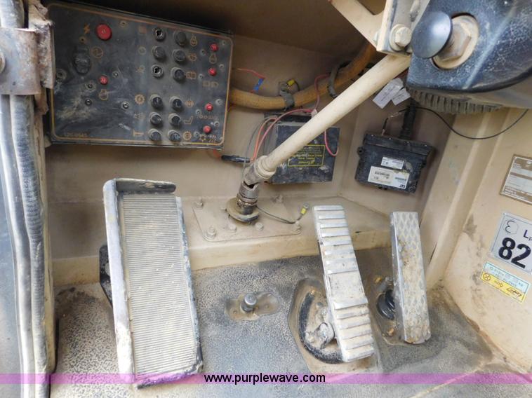 image for item K7176 1998 Caterpillar D400E articulated haul truck