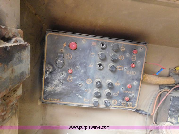 image for item K7176 1998 Caterpillar D400E articulated haul truck