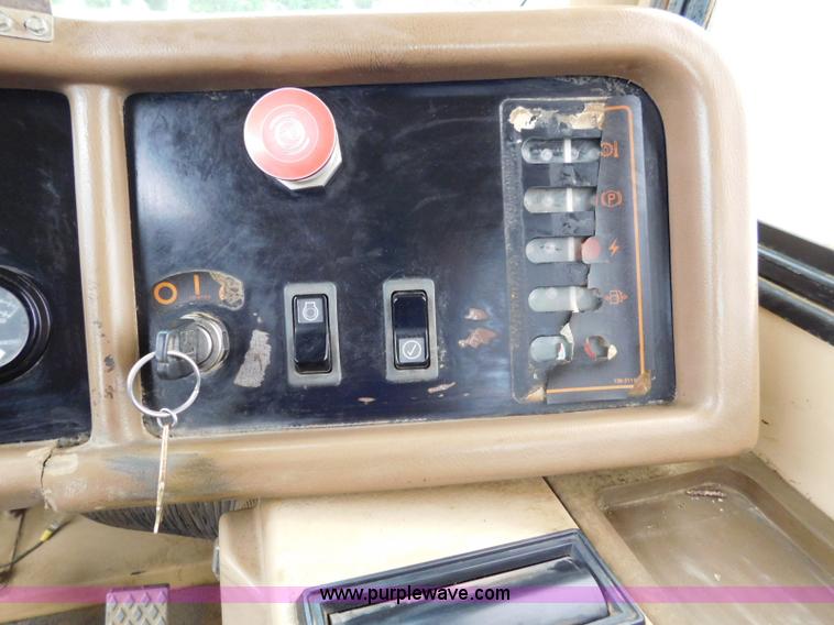 image for item K7176 1998 Caterpillar D400E articulated haul truck