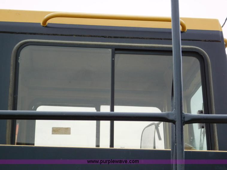 image for item K7176 1998 Caterpillar D400E articulated haul truck