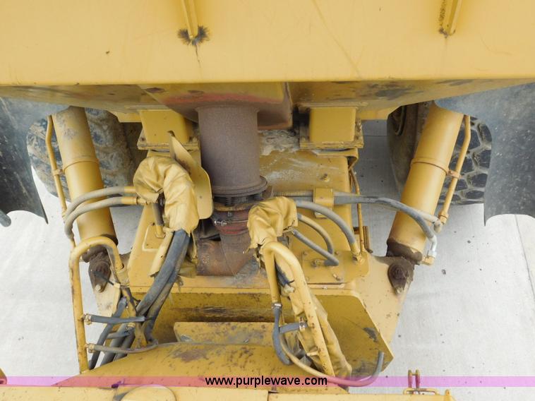 image for item K7176 1998 Caterpillar D400E articulated haul truck