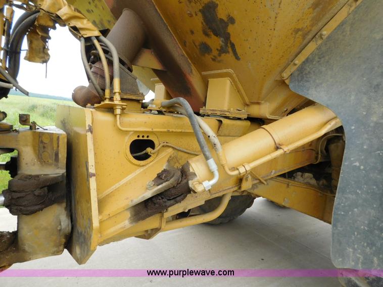 image for item K7176 1998 Caterpillar D400E articulated haul truck