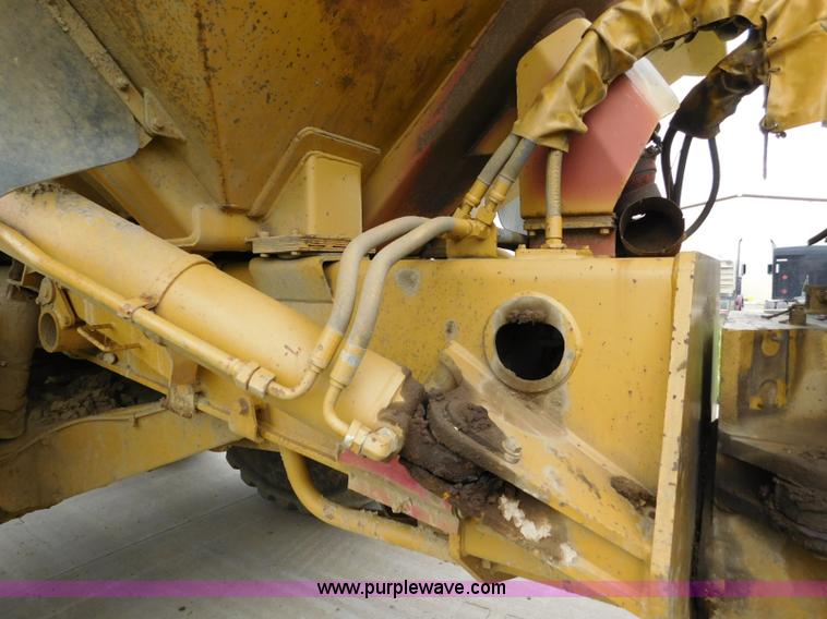 image for item K7176 1998 Caterpillar D400E articulated haul truck