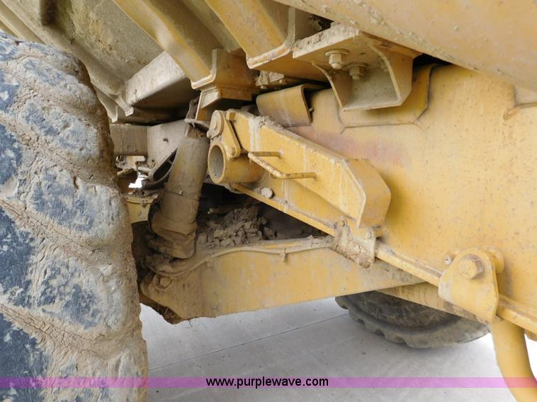 image for item K7176 1998 Caterpillar D400E articulated haul truck