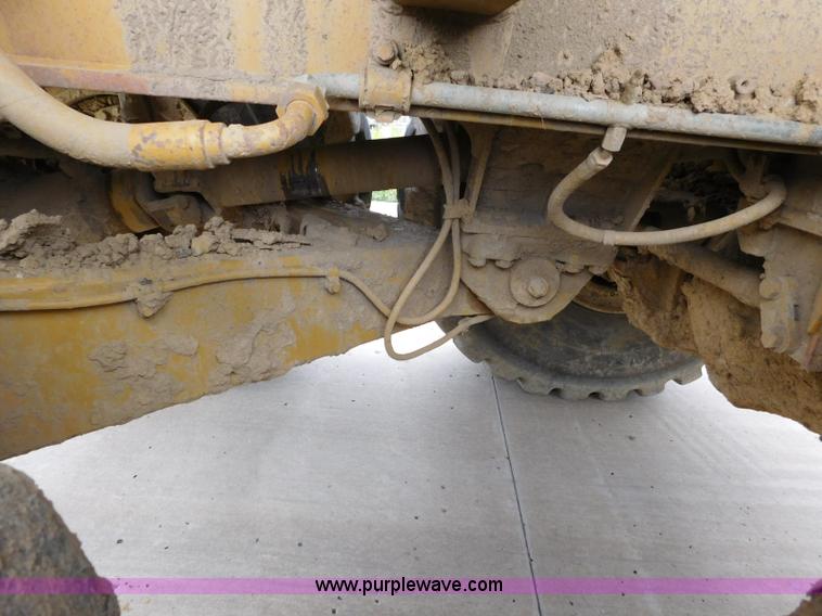 image for item K7176 1998 Caterpillar D400E articulated haul truck