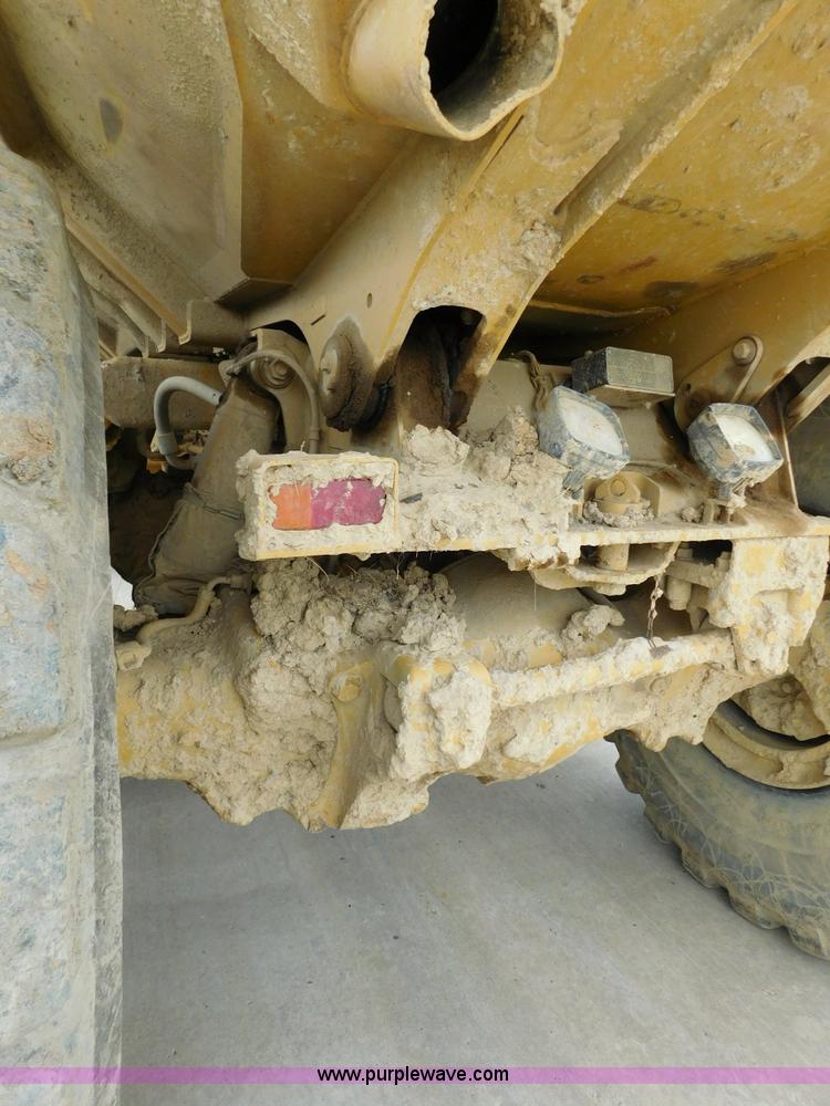 image for item K7176 1998 Caterpillar D400E articulated haul truck